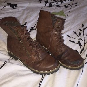 Combat boots